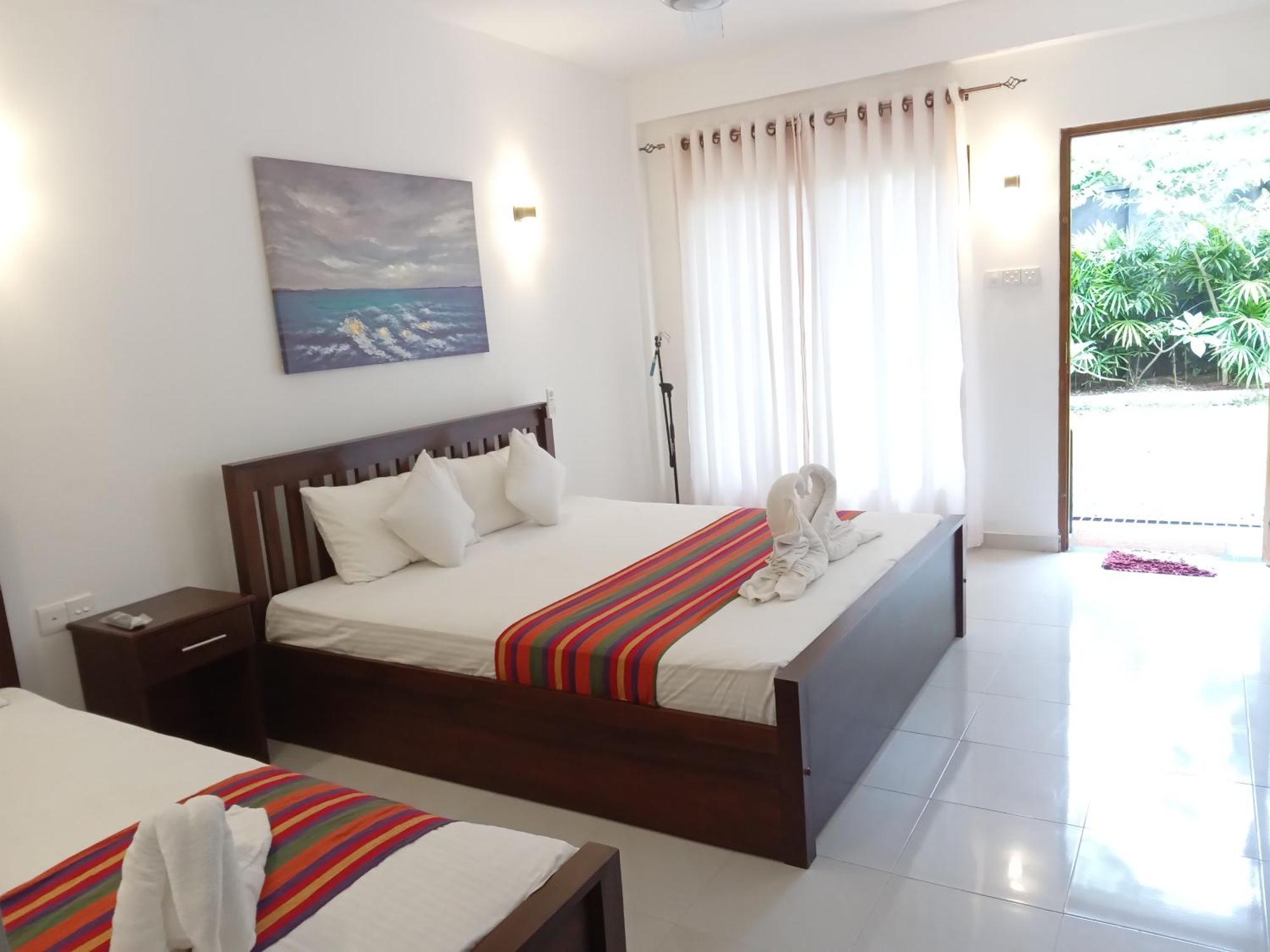 White Rose Safari Home Stay Udawalawe Exterior photo